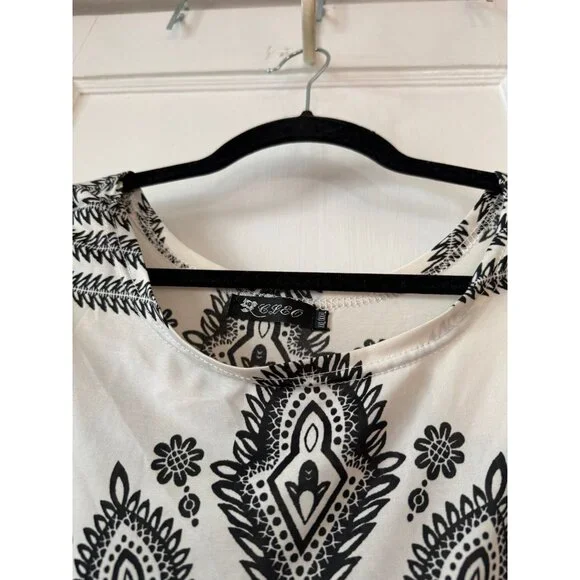 Women’s size 2X extra large, black and white blouse - Picture 7 of 8